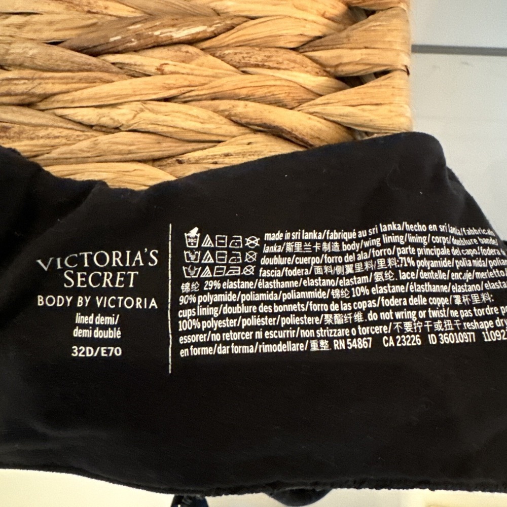 Victorias Secret 32D Black Body By Victoria Lined Demi Bra - Picture 4 of 4